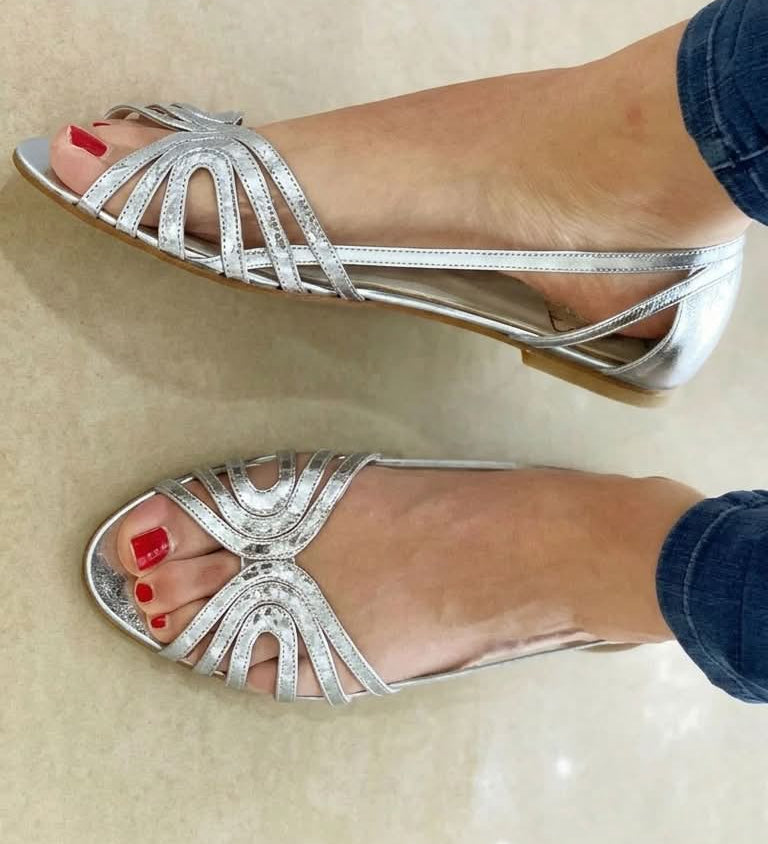 Aitana™ | Sandalias Planas Metalizadas