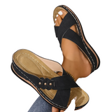 Pascalle | Mukavat sandaalit kiilakorolla