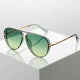 Aurinkolasimalli Aviator