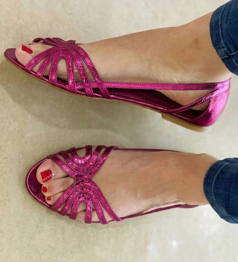 Aitana™ | Sandalias Planas Metalizadas