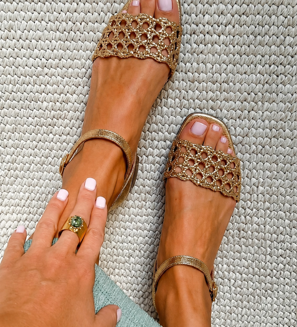 Estrella™ | Sandalias Doradas con Diseño Calado