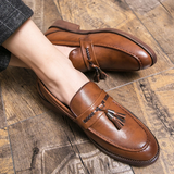 Nahkaiset loaferit, joissa tupsut