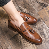 Nahkaiset loaferit, joissa tupsut