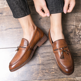 Nahkaiset loaferit, joissa tupsut