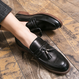 Nahkaiset loaferit, joissa tupsut
