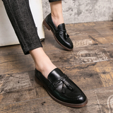Nahkaiset loaferit, joissa tupsut