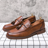 Nahkaiset loaferit, joissa tupsut