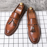 Nahkaiset loaferit, joissa tupsut
