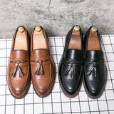 Nahkaiset loaferit, joissa tupsut